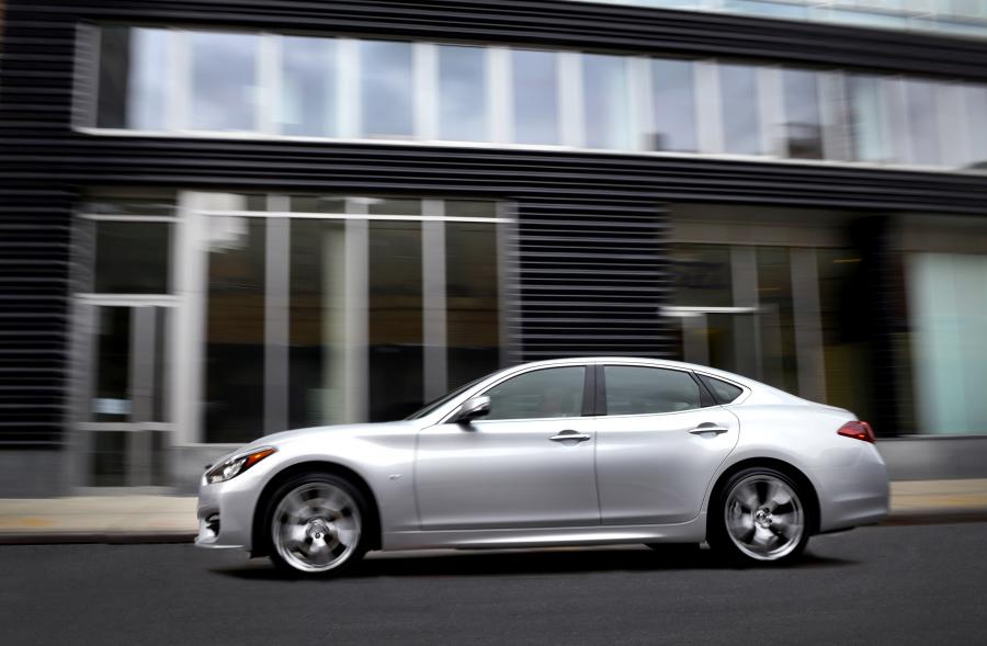 Infiniti Q70S '2015
